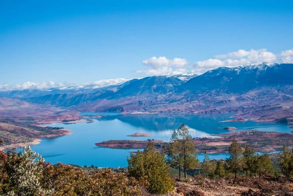 Explorer les beautés naturelles du lac Bin el Ouidane au Maroc